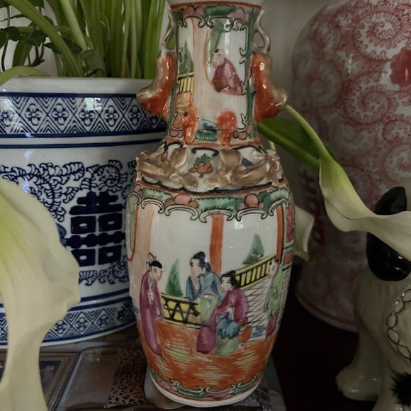 Antique not Repro Chinese Famile Chinoiserie Vase - Picture 2 of 2